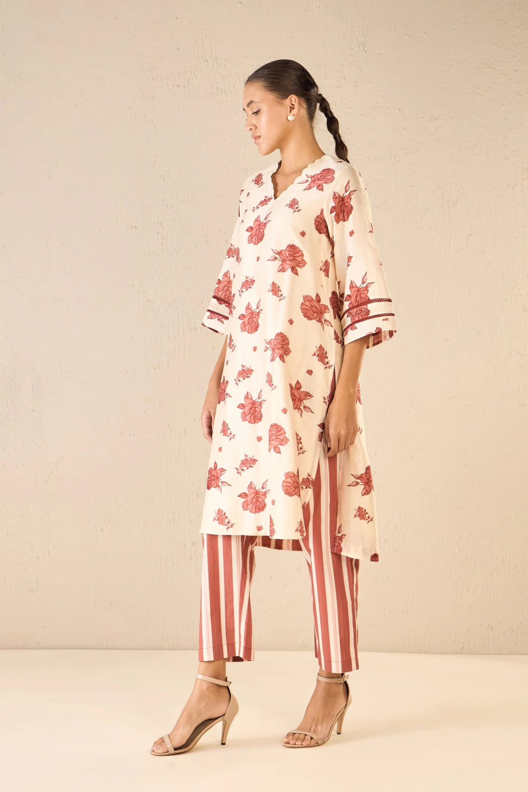 Vintage Rose: Red Rose Chanderi Scallop Neck Set