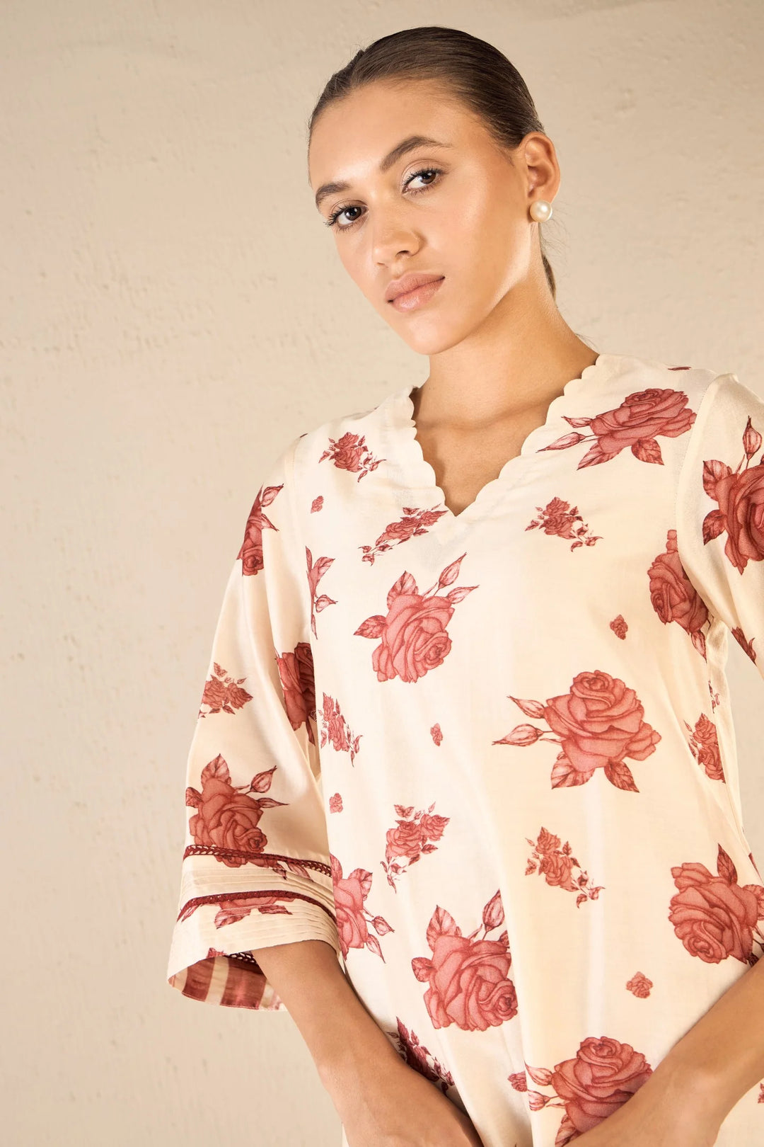Vintage Rose: Red Rose Chanderi Scallop Neck Set