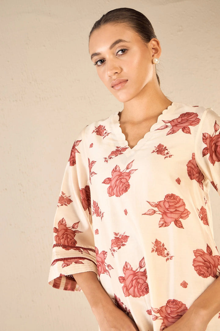 Vintage Rose: Red Rose Chanderi Scallop Neck Set