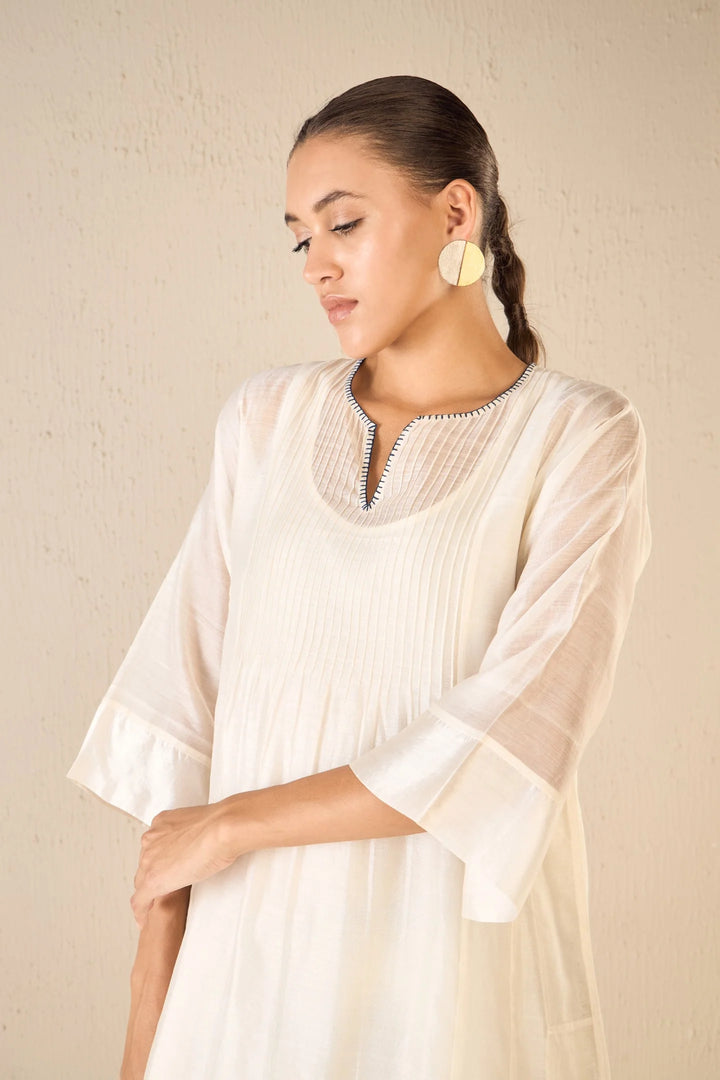 Floral Odyssey: Ivory Chanderi Pintuck Choga Set