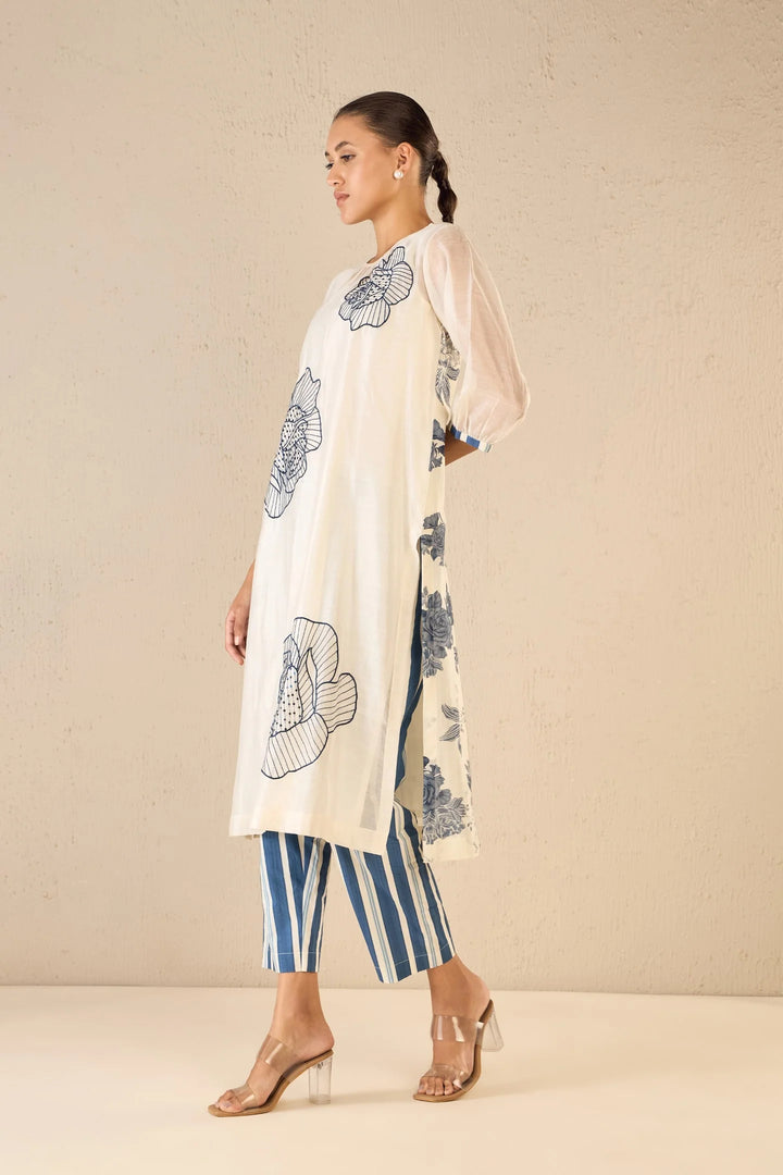 Rose Ballad: Blue Three Bold Rose Embroidered Kurta Set