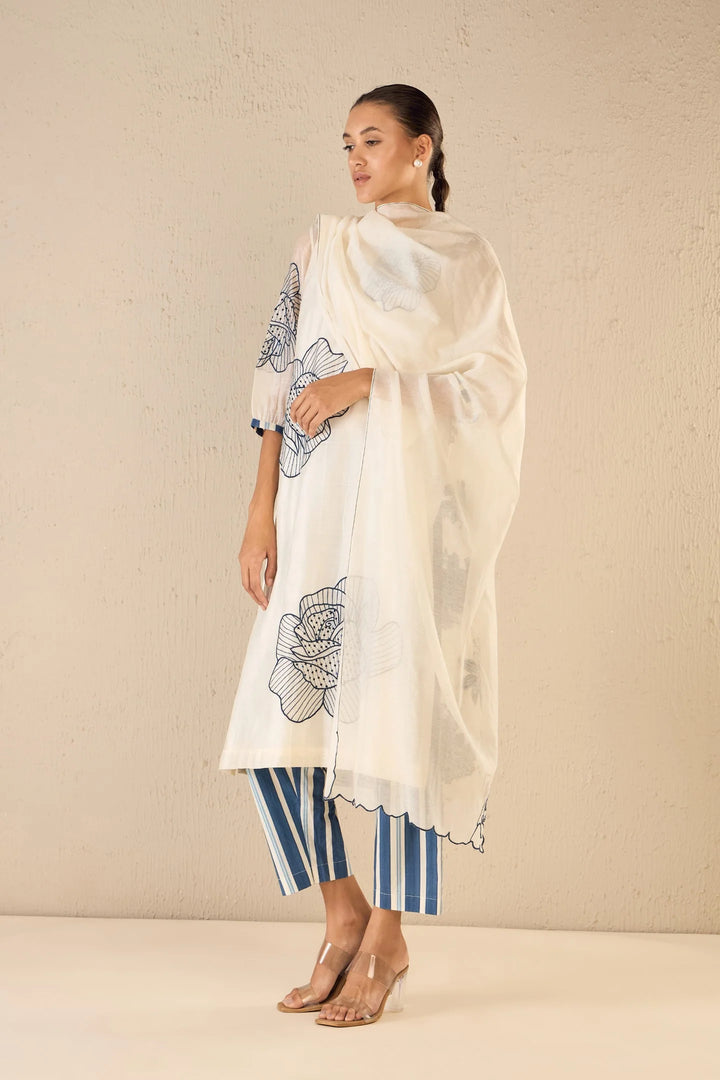 Rose Ballad: Blue Three Bold Rose Embroidered Kurta Set