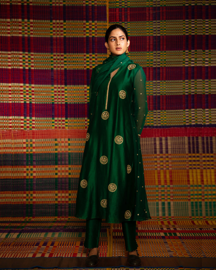 haritah hand embroidered kalli gusset kurta