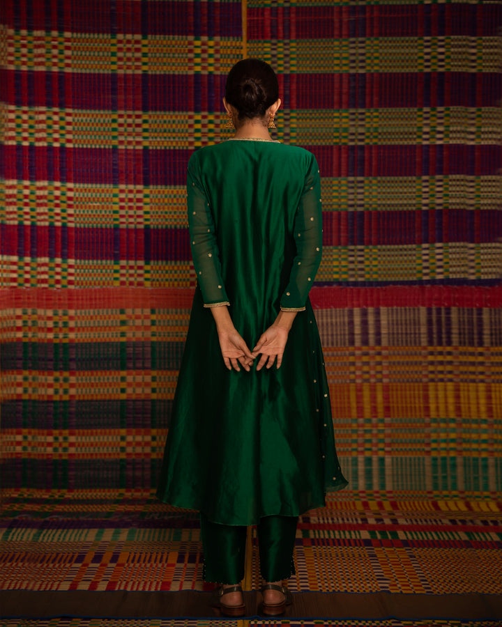 haritah hand embroidered kalli gusset kurta