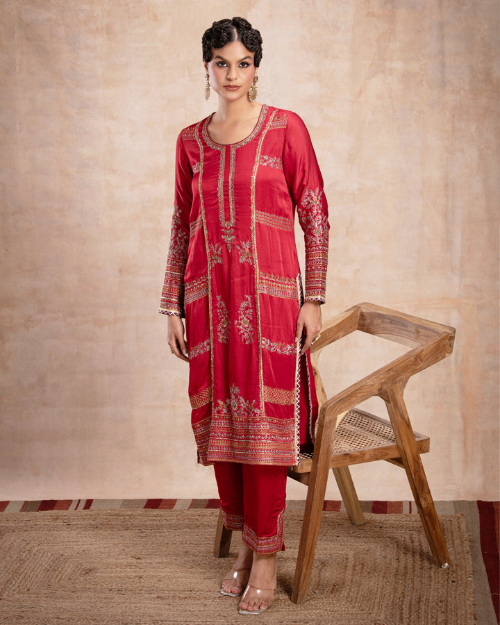 fiza aari kurta set sindoori