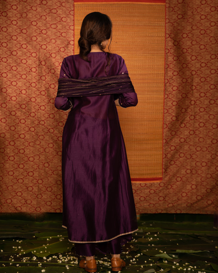 varna hand embroidered crossover kurta set