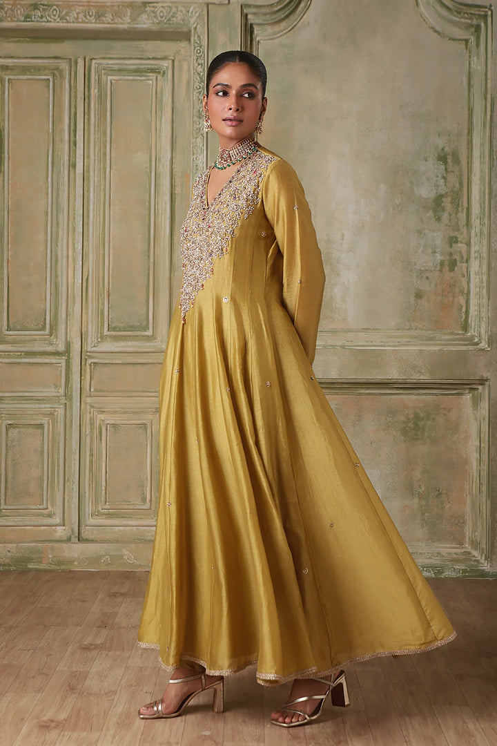 Zar-Rang Green V Neck Kalidar Set