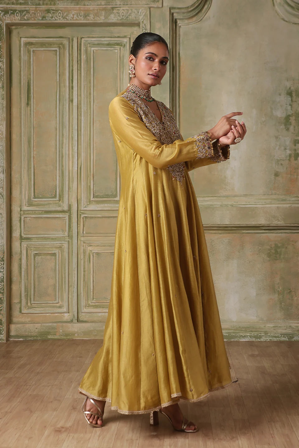 Zar-Rang Green V Neck Kalidar Set