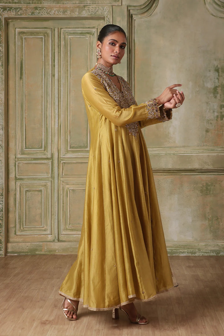 Zar-Rang Green V Neck Kalidar Set