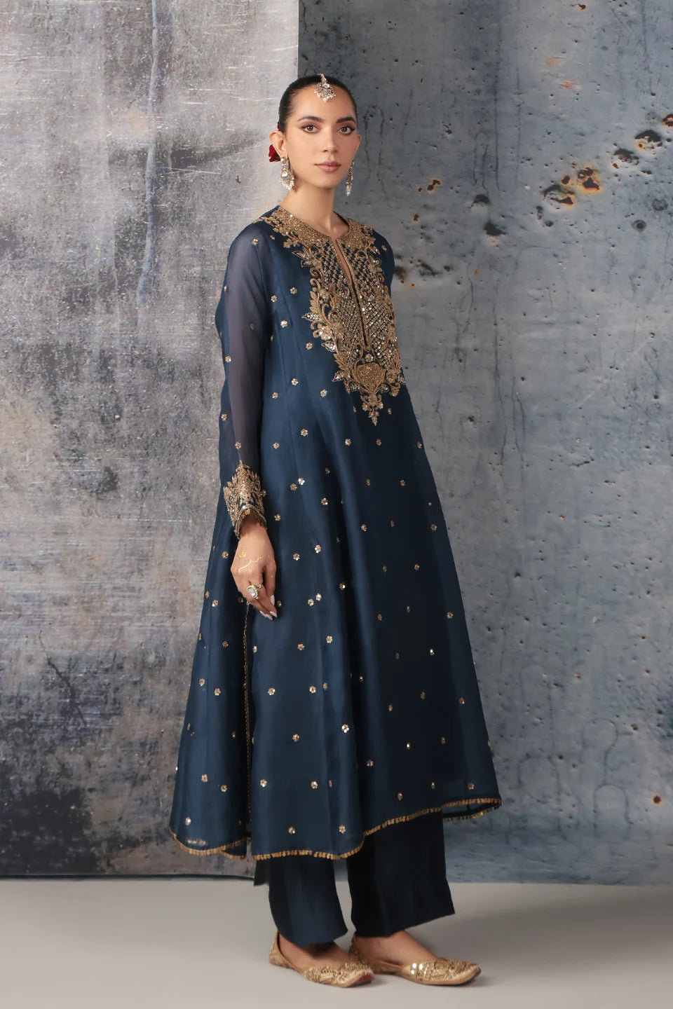 Zar-Rang Blue Long Pheran Kurta Set