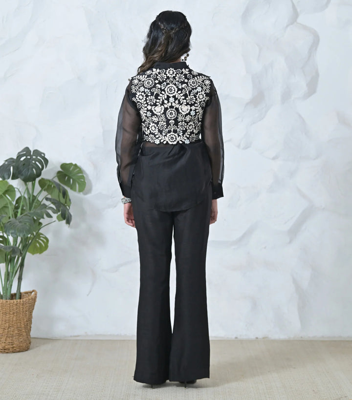 Monochrome Phool-Patti Coti With Organza Shirt Set