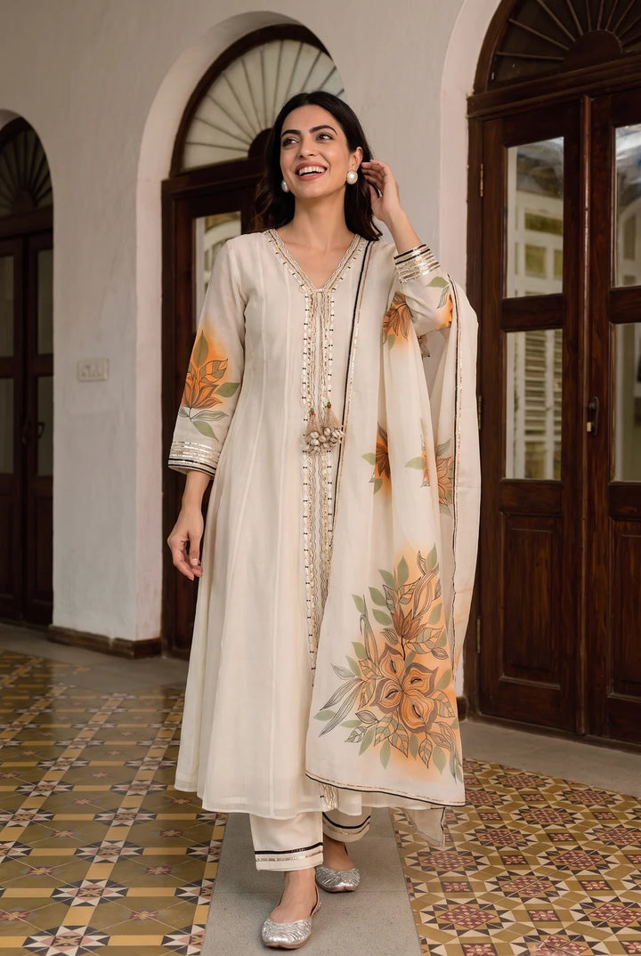 Zoa Mul Chanderi Anarkali Set in Off White / Orange