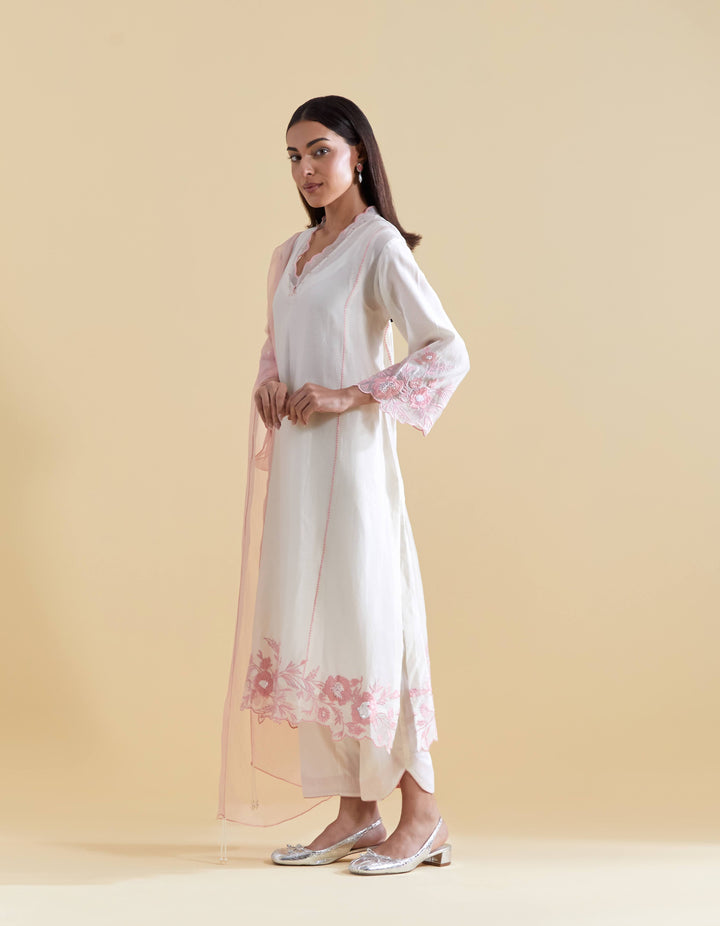 Ivory V Scallopped Neck Kurta Set with Floral Thread Embroidery in Pink