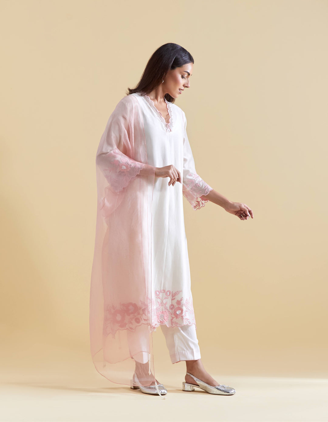 Ivory V Scallopped Neck Kurta Set with Floral Thread Embroidery in Pink
