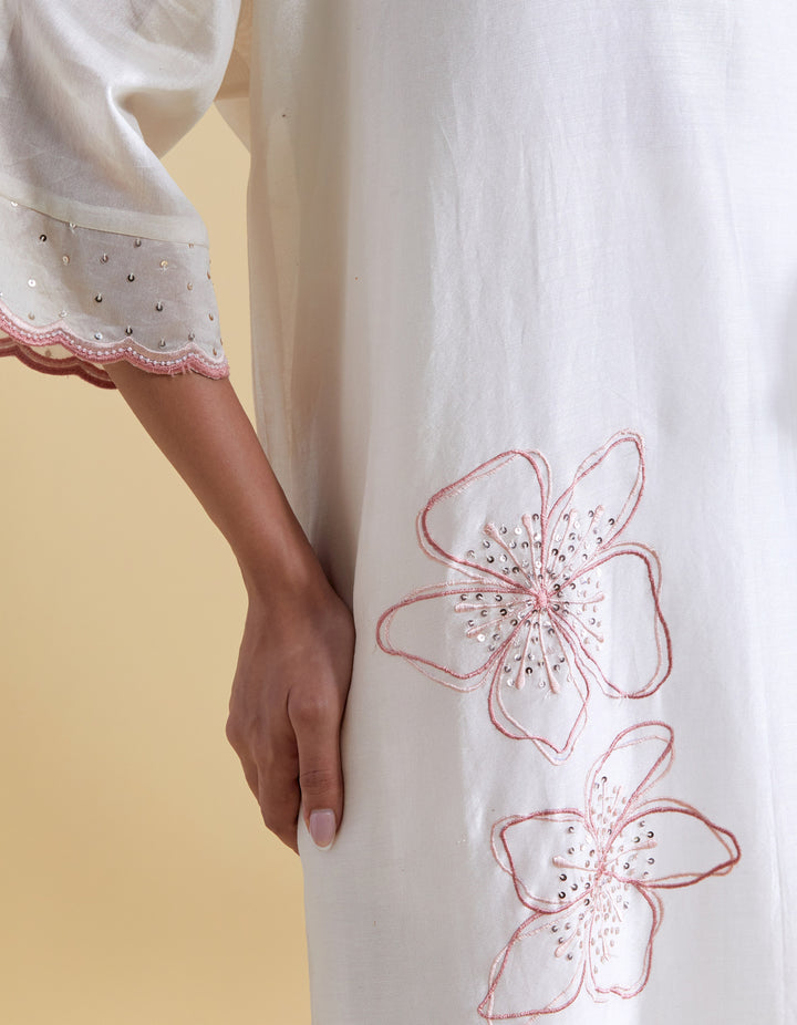 Ivory Kurta Set in Chanderi Floral Embroidery in Ivory and Pink