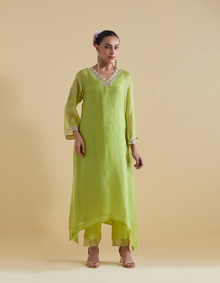 Pista Green Scallopped V Neck Kurta Set with a Slip