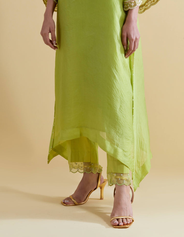 Pista Green Scallopped V Neck Kurta Set with a Slip