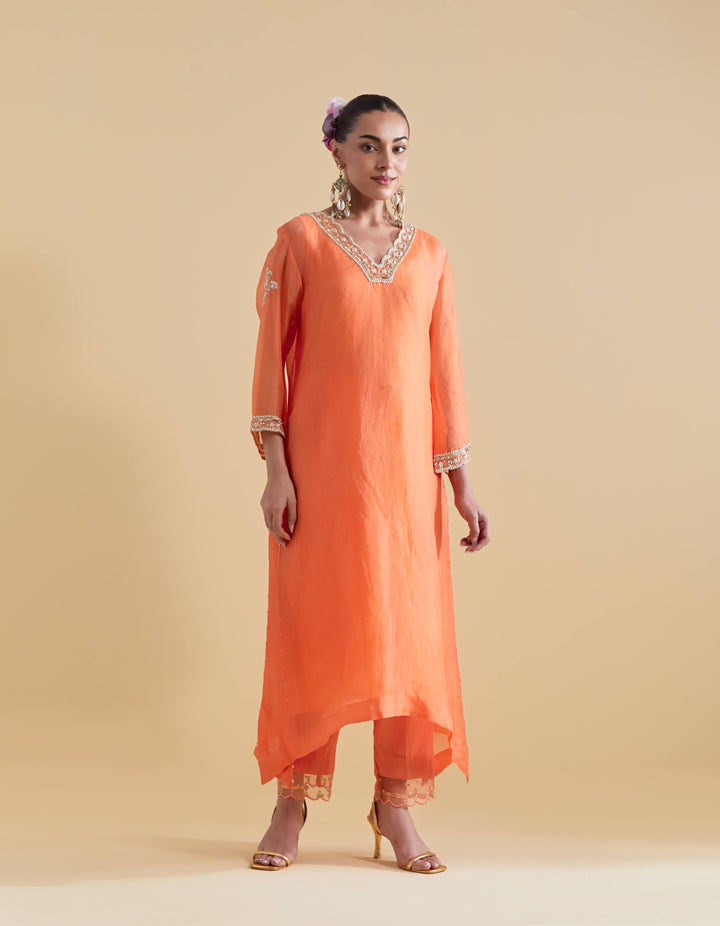 Orange Scallopped V Neck Kurta Set with a Slip
