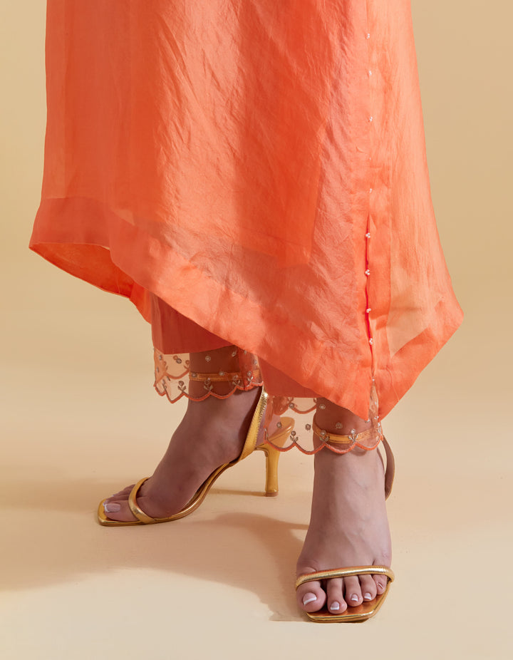 Orange Scallopped V Neck Kurta Set with a Slip