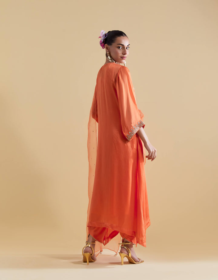 Orange Scallopped V Neck Kurta Set with a Slip