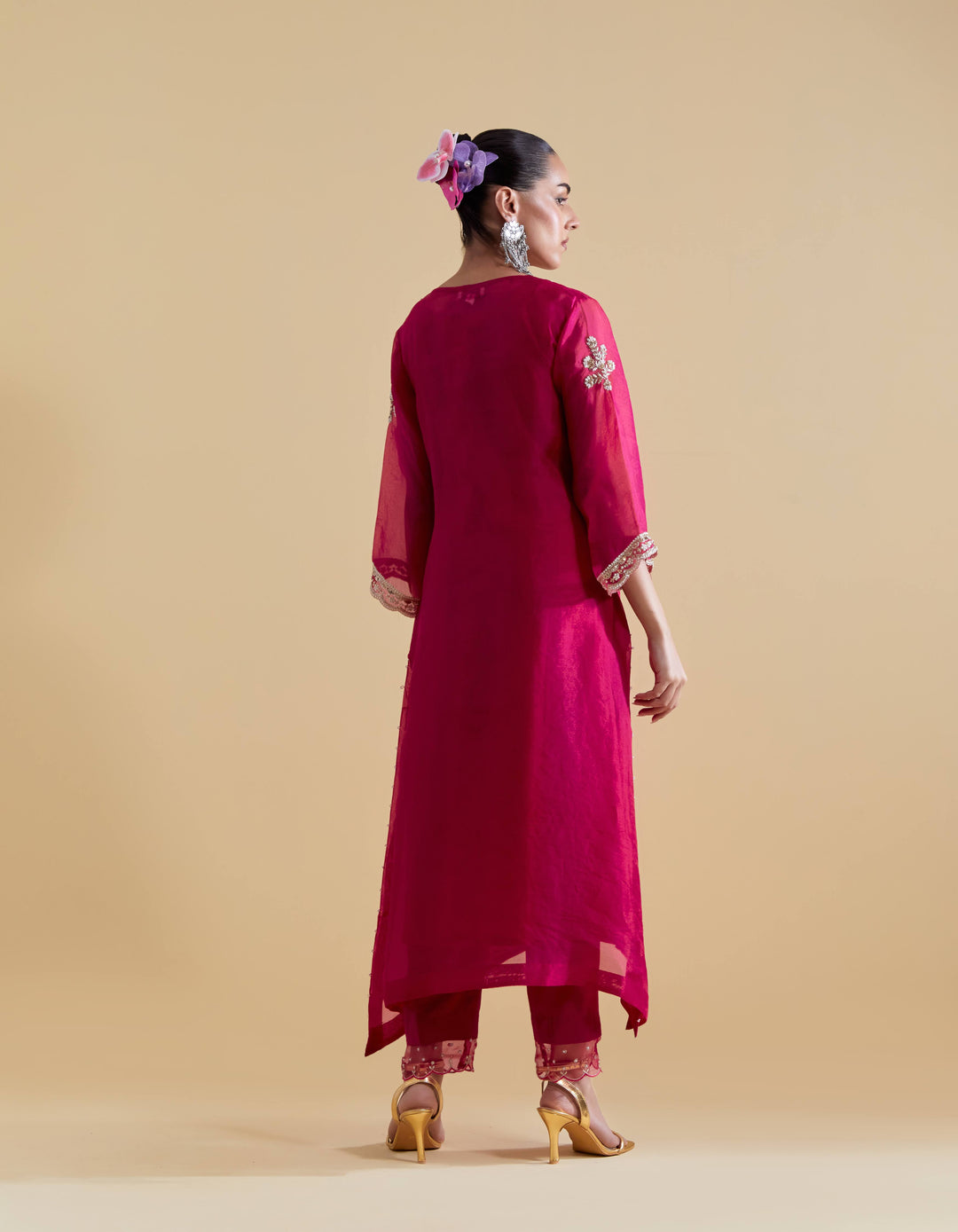 Rani Pink Scallopped V Neck Kurta Set with a Slip