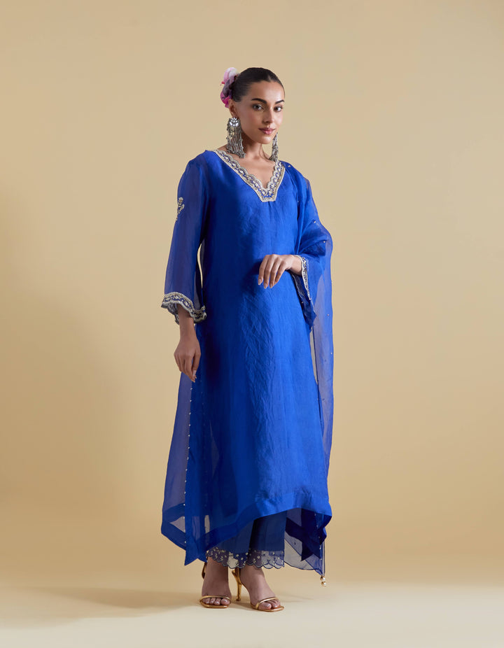 Royal Blue Scallopped V Neck Kurta Set with a Slip