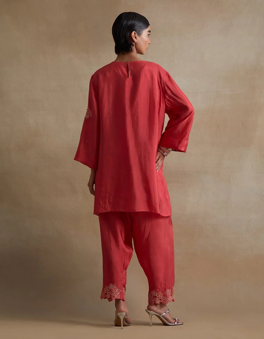 Ont557 - Set - Tomato