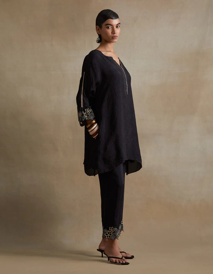 Ont563 - set - black