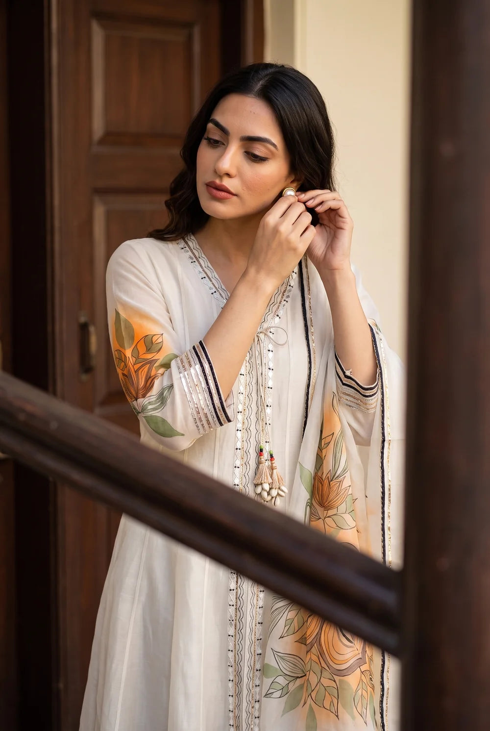 Zoa Mul Chanderi Anarkali Set in Off White / Orange