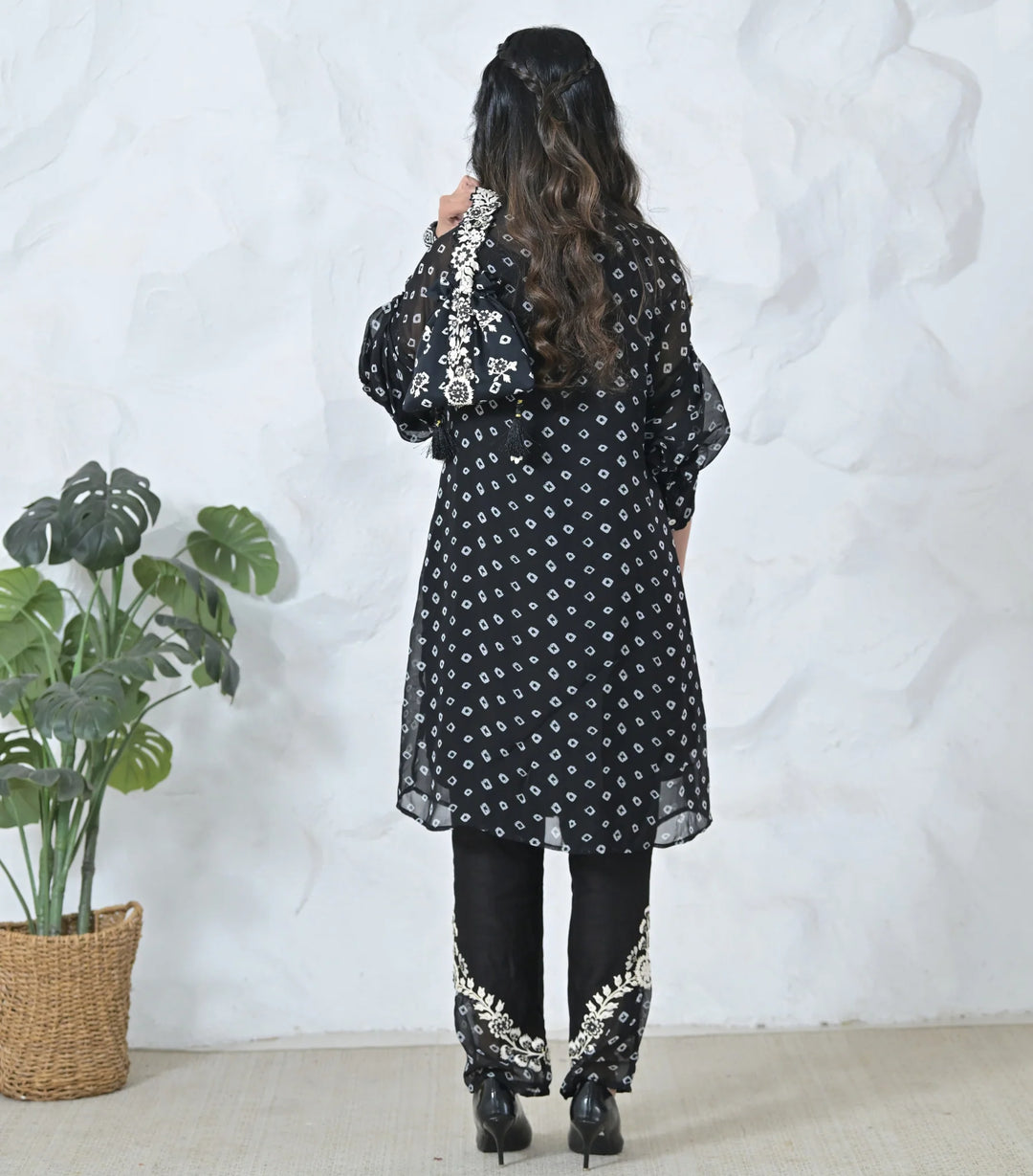 Monochrome Phool-Patti Bandhani Tunic Set With Embroidered Pants