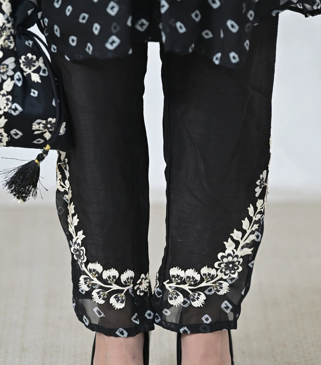 Monochrome Phool-Patti Bandhani Tunic Set With Embroidered Pants