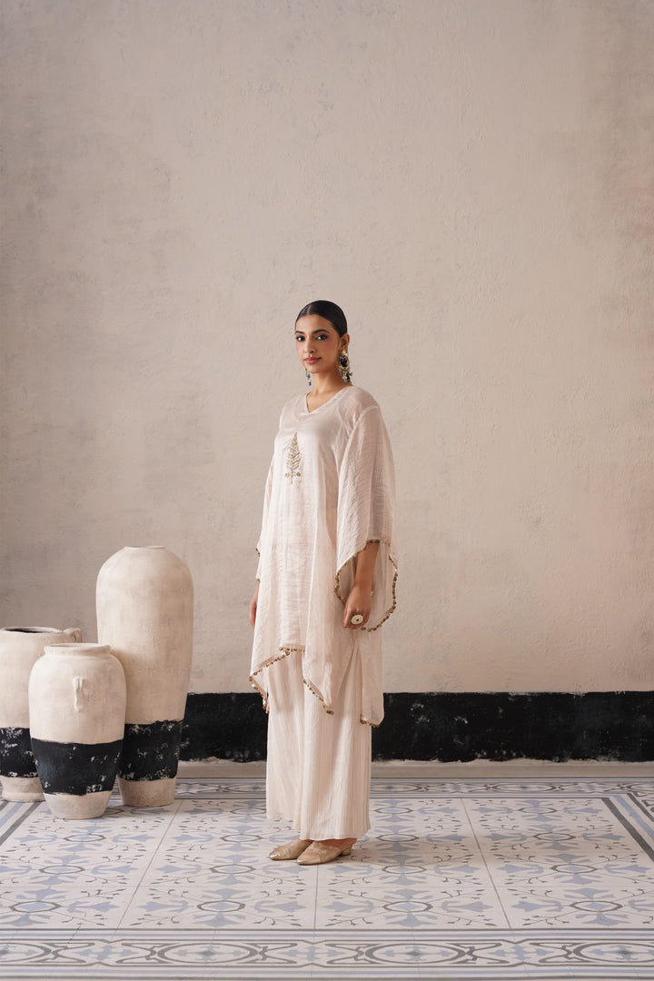 Dutch Ivory Oval Kaftan Set