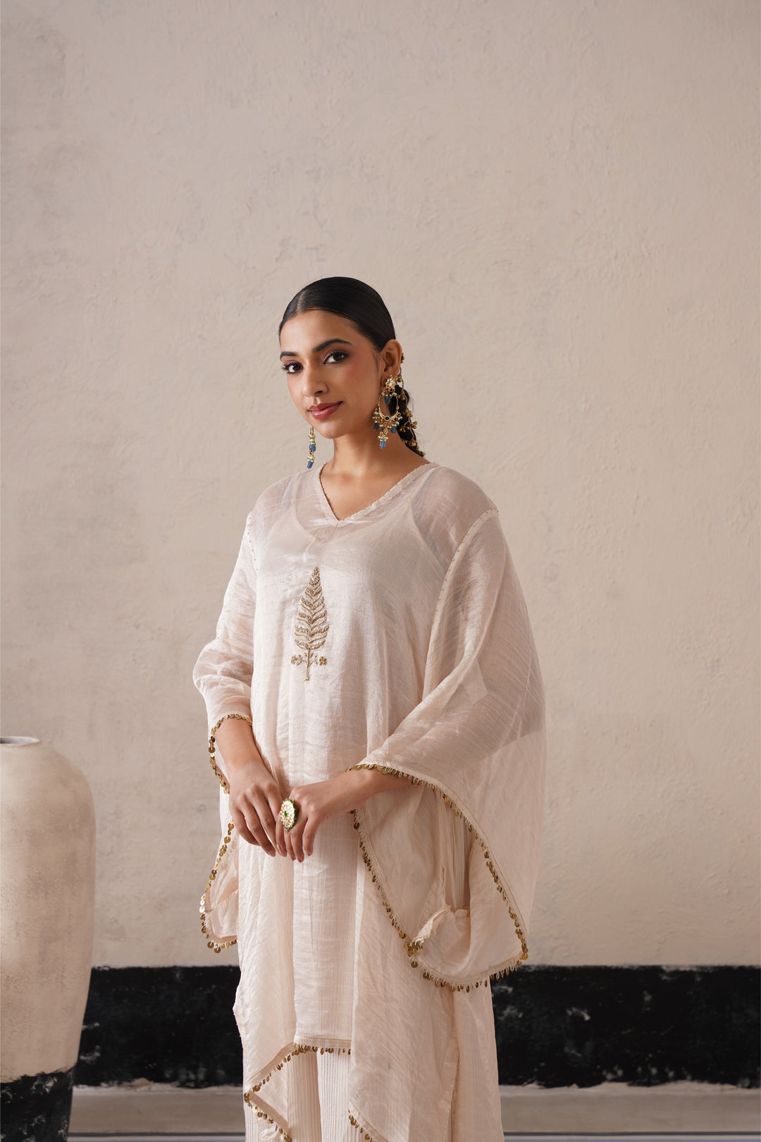 Dutch Ivory Oval Kaftan Set