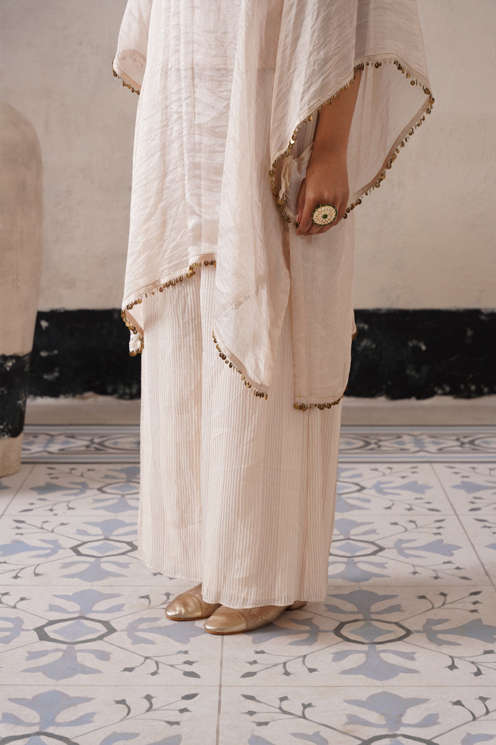 Dutch Ivory Oval Kaftan Set