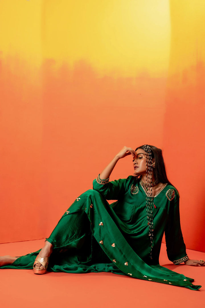 Vani Green Asymmetric Kurta With Dhoti