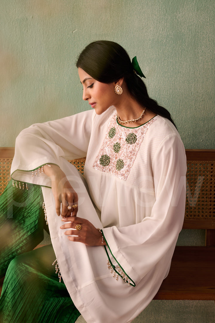 mid bust yoke, Thread details on the side with kali ghera comes along with pleated pant