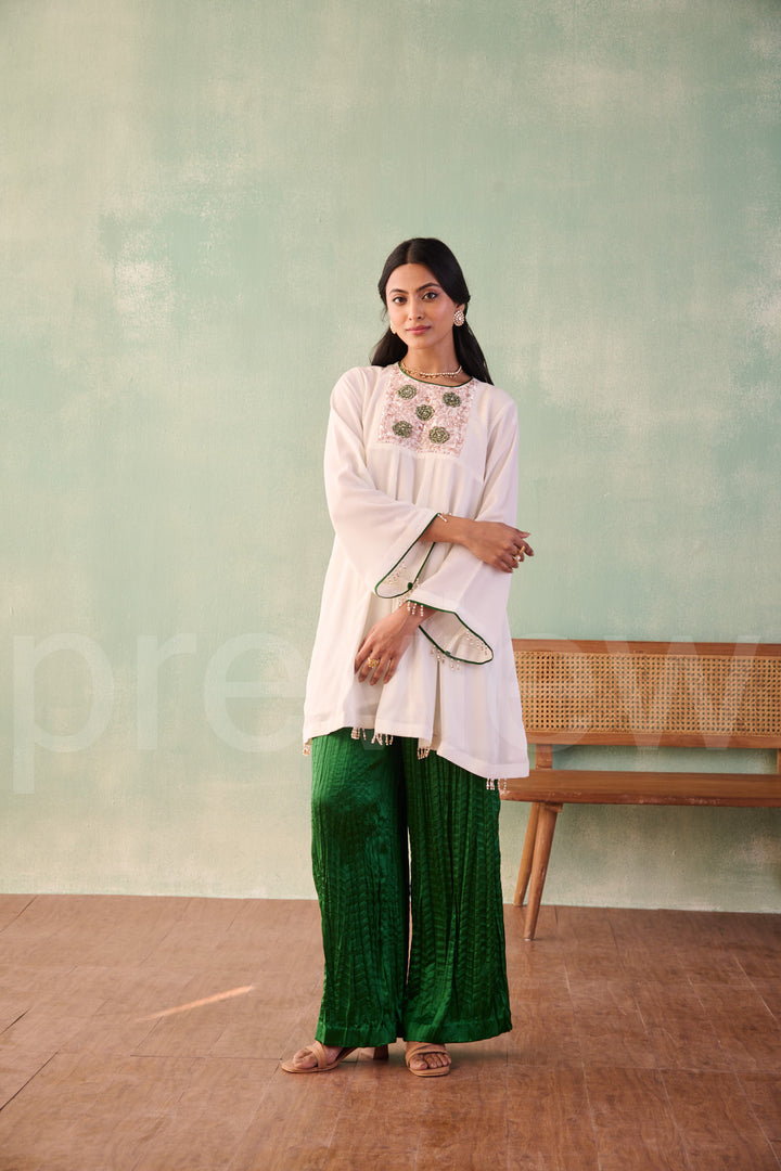 mid bust yoke, Thread details on the side with kali ghera comes along with pleated pant