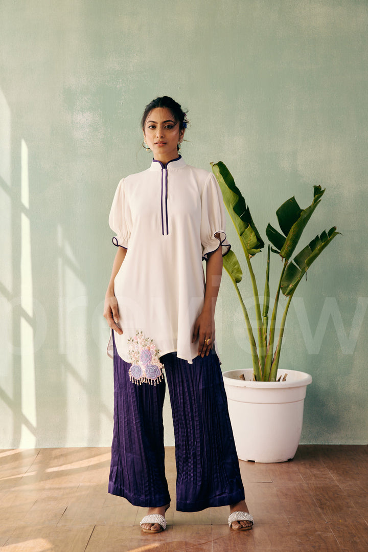 straight kurta with puff sleeve comes along with pleated pant