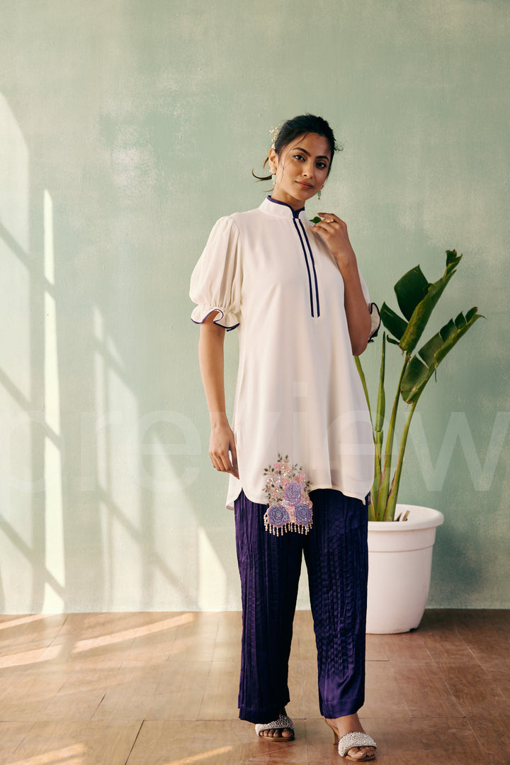 straight kurta with puff sleeve comes along with pleated pant