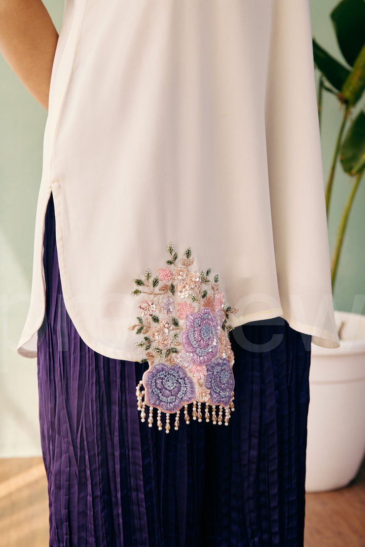 straight kurta with puff sleeve comes along with pleated pant