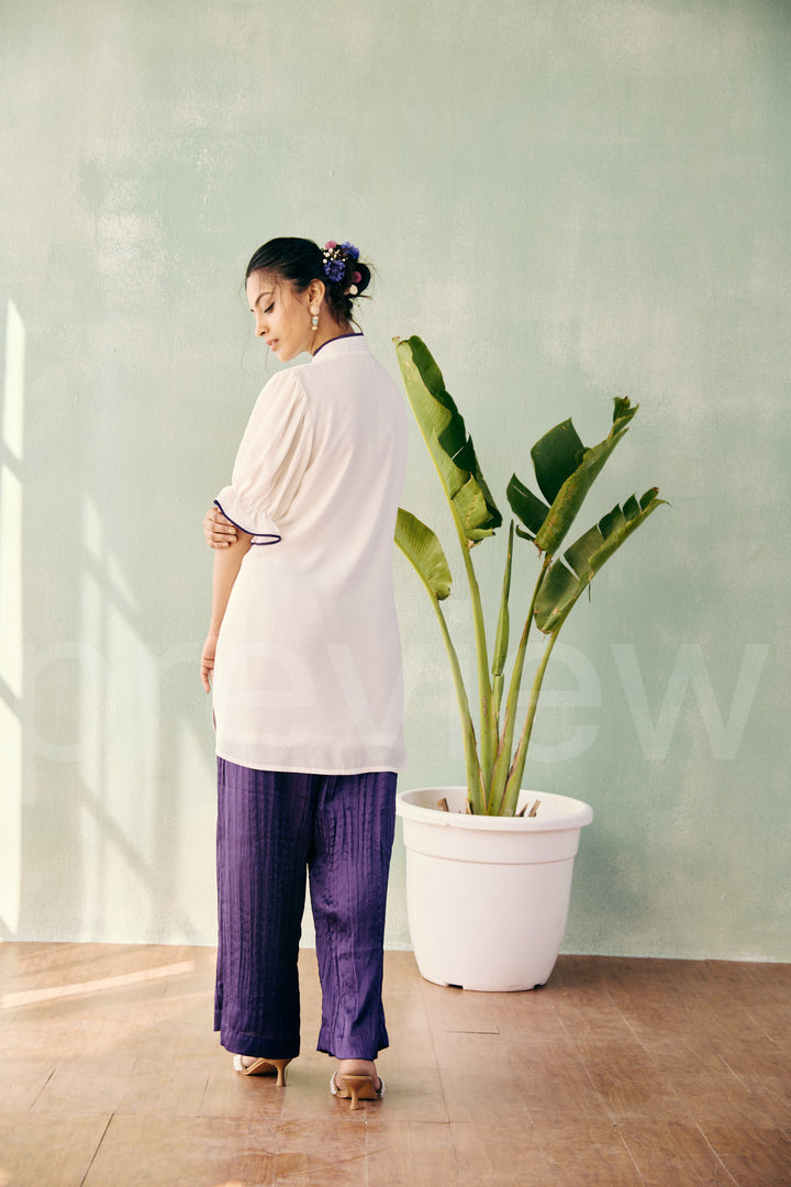 straight kurta with puff sleeve comes along with pleated pant