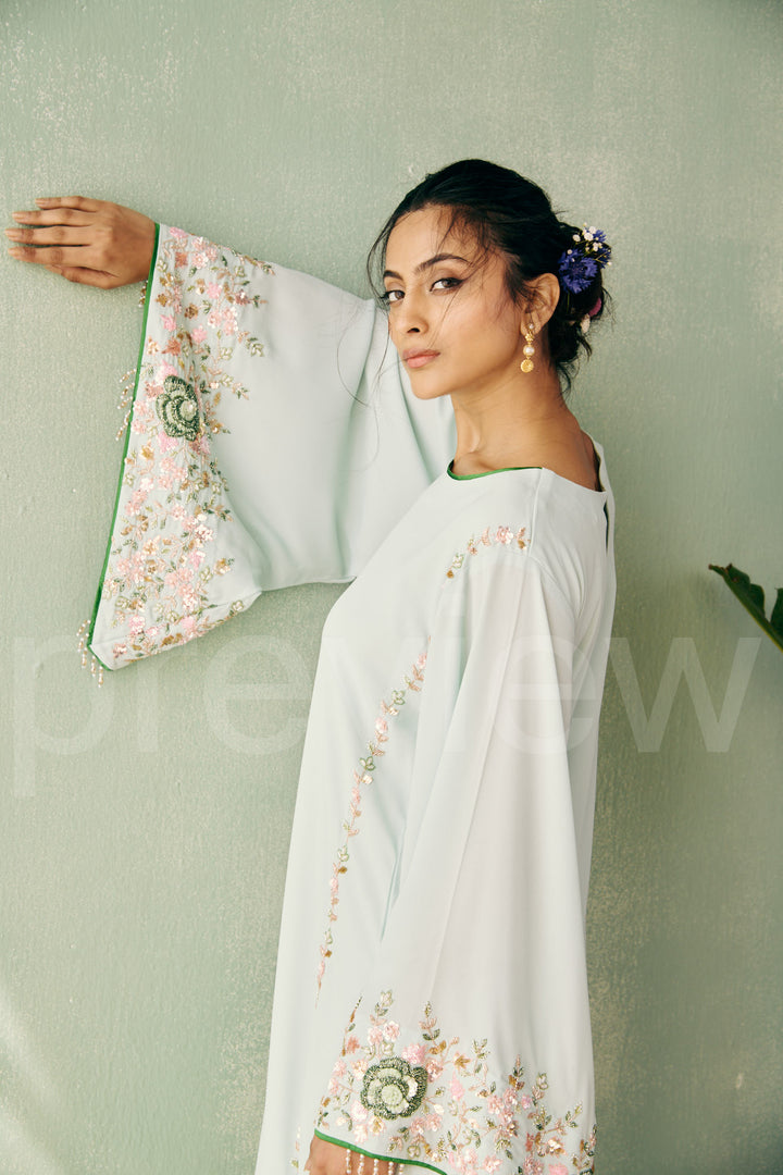 long a-line shirt with big bell sleeve comes along with pleated fabric