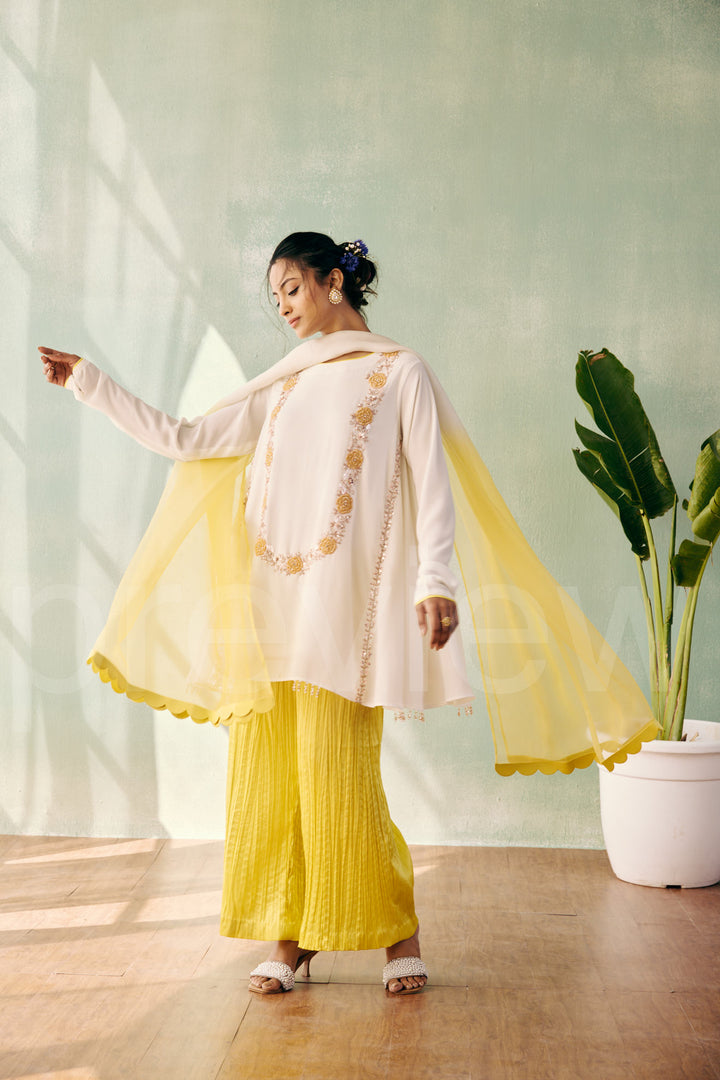 short shirt with side circular kali comes along with pleated pant