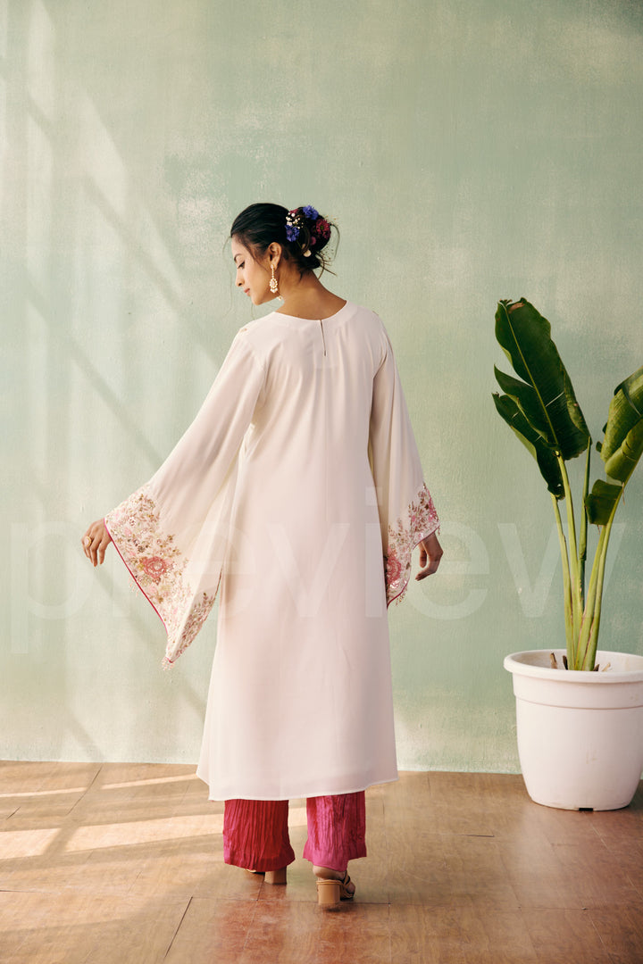 long a-line shirt with big bell sleeve comes along with pleated pant