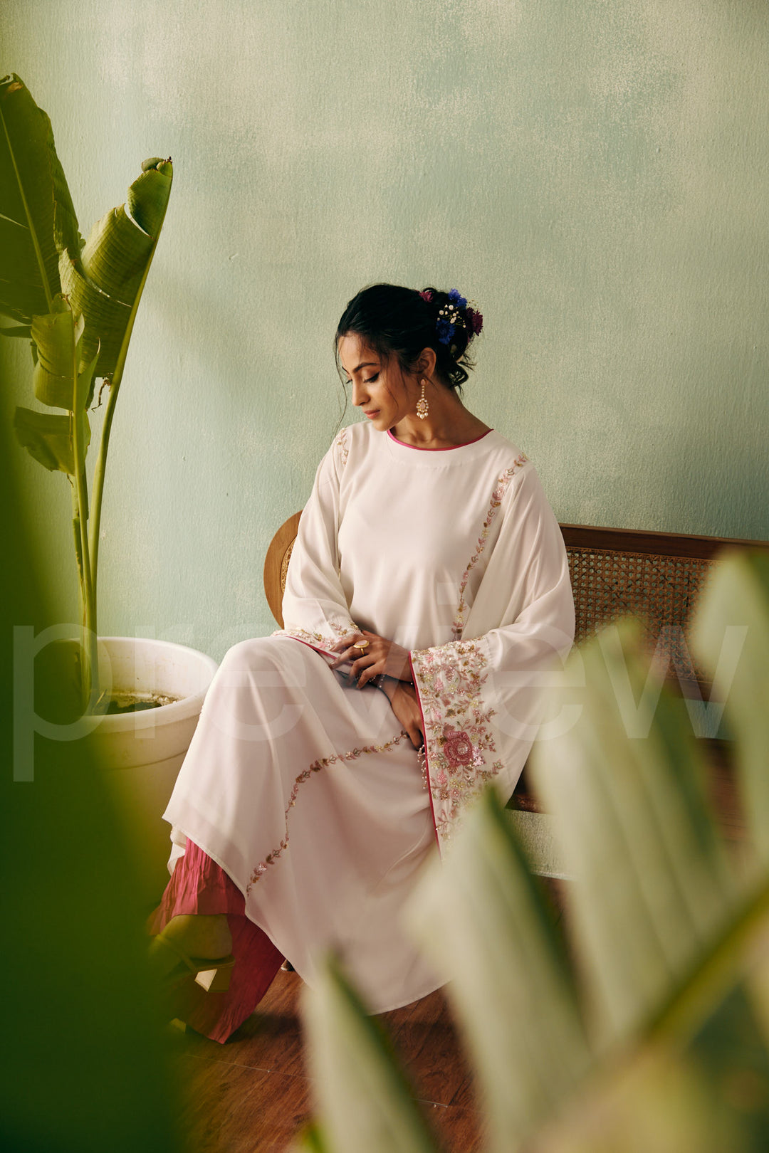 long a-line shirt with big bell sleeve comes along with pleated pant