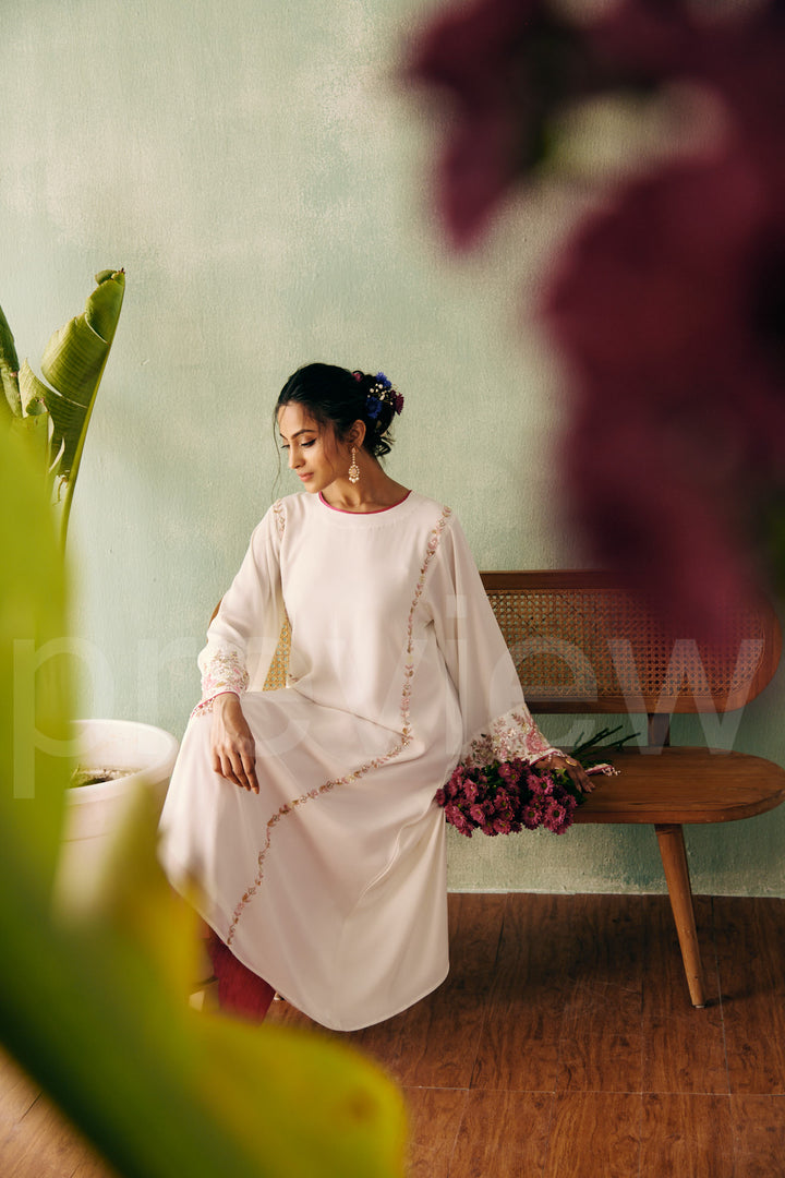 long a-line shirt with big bell sleeve comes along with pleated pant