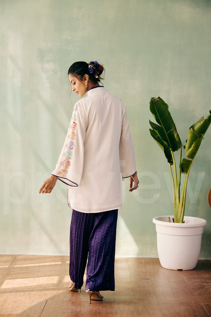 straight kurta with bell sleeve comes along with pleated fabric