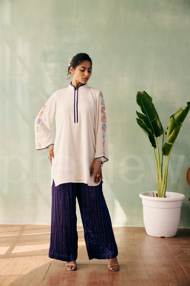 straight kurta with bell sleeve comes along with pleated fabric