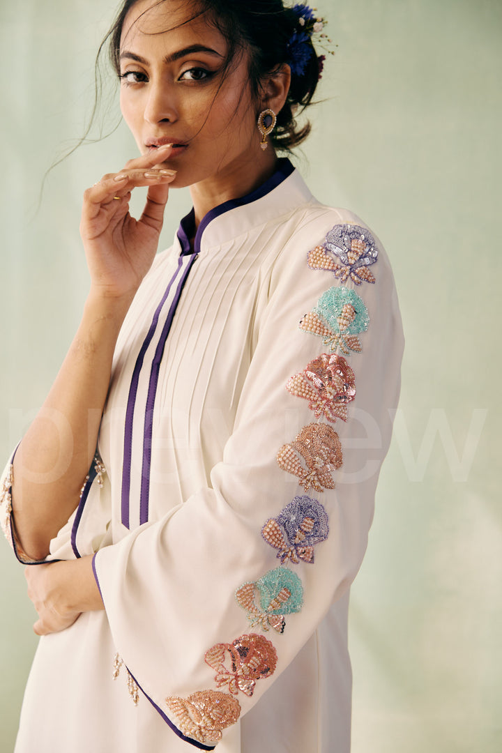 straight kurta with bell sleeve comes along with pleated fabric