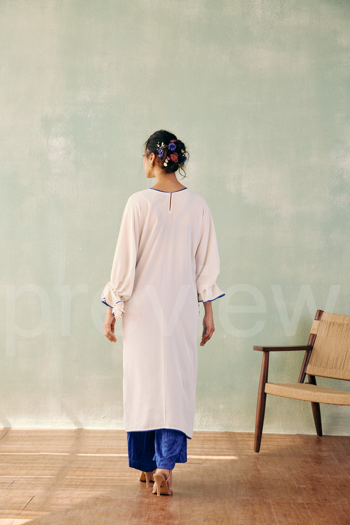kaftan with puff sleeves comes along with pleated pant